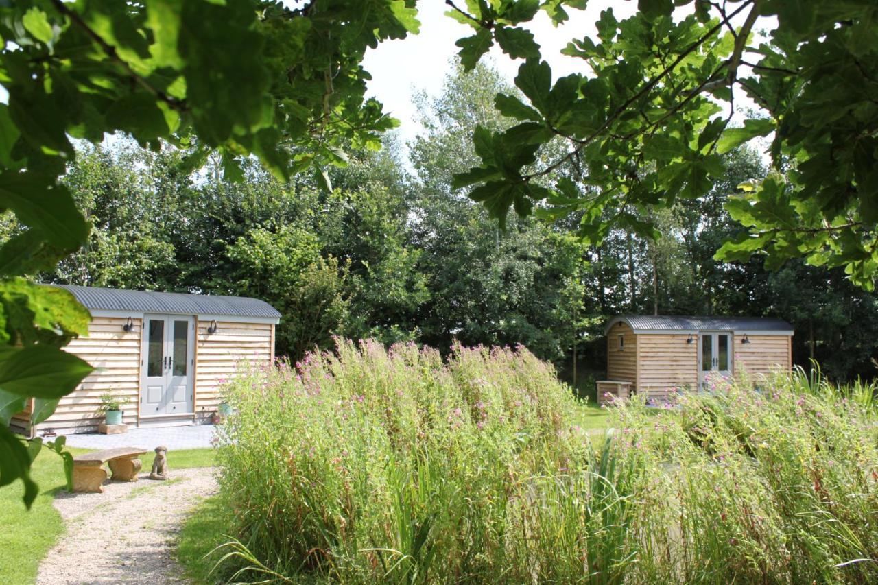 Luxury Shepherds Hut - The Moorhen By The Lake York Exterior photo